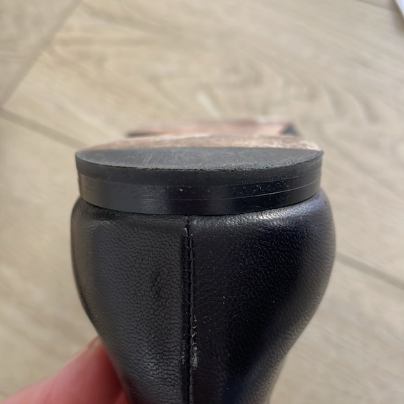 Women’s Chloe Black leather scalloped edge ballet flat - Picture 9 of 9